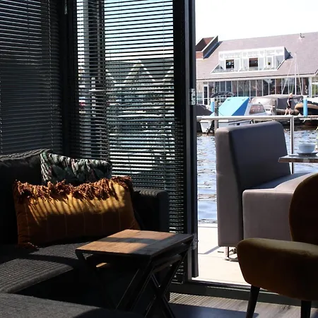船上ホテル Harbour At Uitgeestermeer View, Cleaning Included *